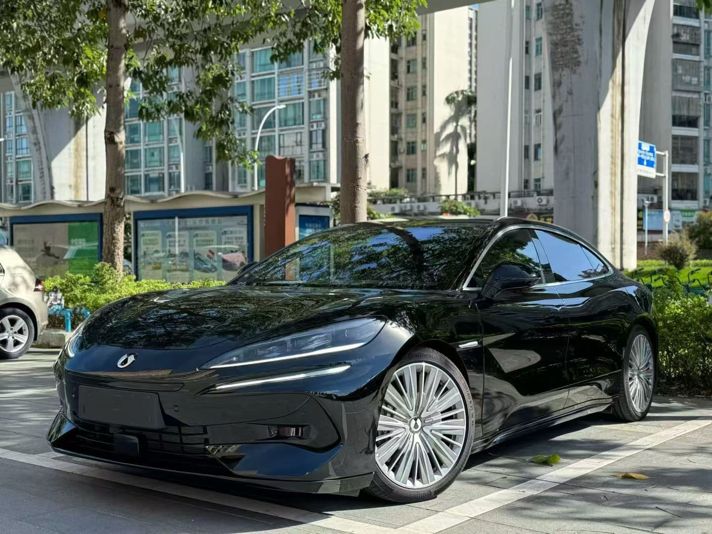 腾势 2024 Denza Z9 1100km AWD Ultra Edition 2025 — photo 1