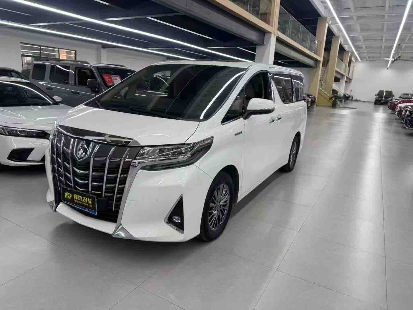Toyota 2021 Toyota Alphard Hybrid 2.5L Luxury Edition 2023 — photo 1