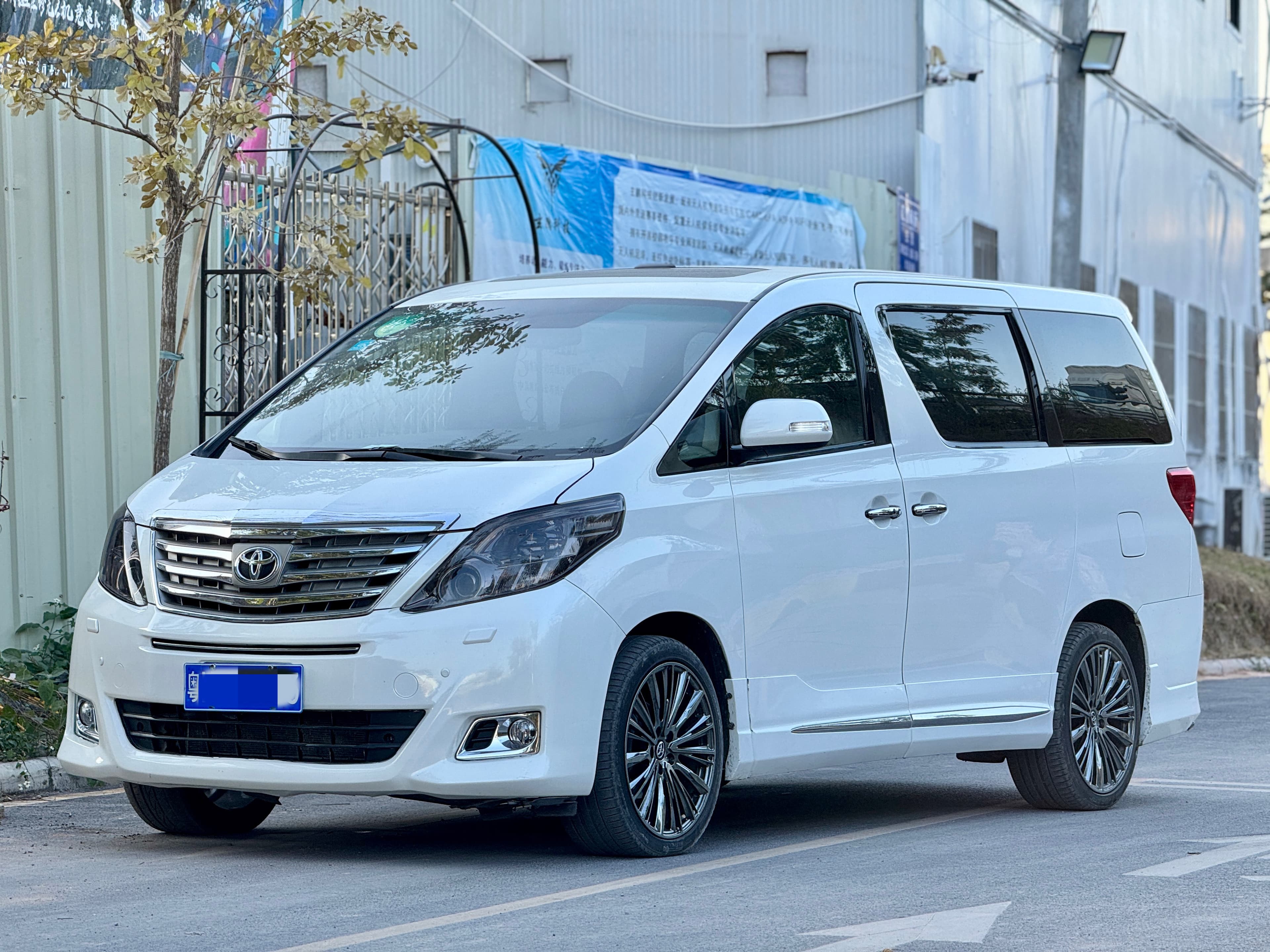 Toyota 2012 Toyota Alphard 3.5L Luxury Edition 2013 — photo 1